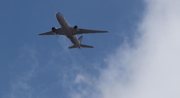 Un uomo è morto nel mezzo di una forte turbolenza su un volo privato