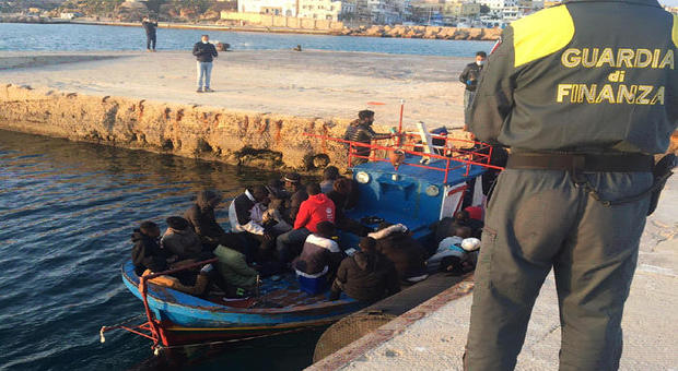Migranti, boom sbarchi: oltre 600 a Lampedusa in 24 ore