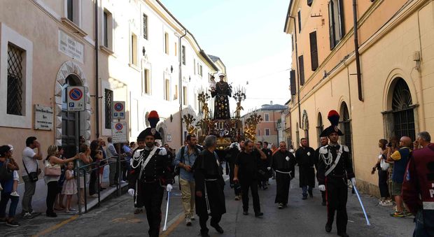 La Processione dei Ceri per Sant'Antonio (Foto COSENTINO)