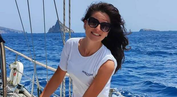 Giulia, morta a 29 anni nel rogo della barca: si indaga per omicidio colposo