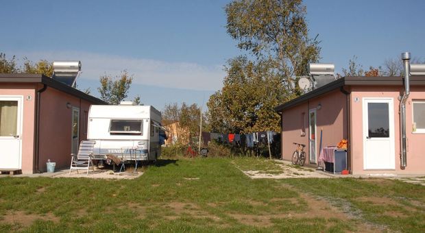 Nel villaggio sinti di via del Granoturco sono rimaste solo quindici famiglie