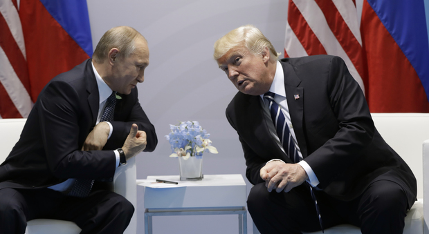 Donald Trump, incontro con Putin al G20. La prima stretta di mano