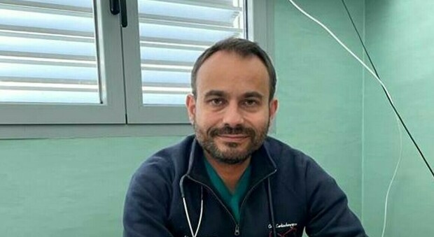 Il cardiochirurgo Massimiliano Foschi. Chieti, 70enne colpito da infarto: per caso passa un medico e lo salva