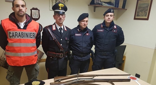 Camerino, arsenale di armi rubate nell'auto: arrestati dai carabinieri