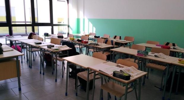 Scuola, stop trasferimenti per gli insegnanti di ruolo: per 5 anni non potranno cambiare istituto