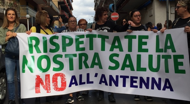 Napoli, la rivolta delle antenne: condominio chiede la rescissione del contratto a Pianura