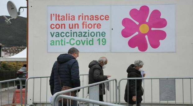 Vaccini Abruzzo, come prenotarsi e la lista dei centri attivi sul territorio (via a Teramo agli over 70)