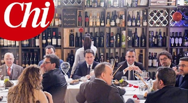Conte e ministri, tutti a cena in un ristorante del centro di Roma: le foto su Chi