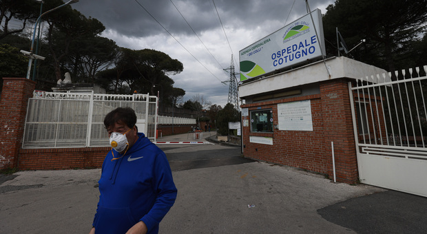 Coronavirus a Napoli, due morti all'ospedale Cotugno: erano ricoverati in terapia sub intensiva