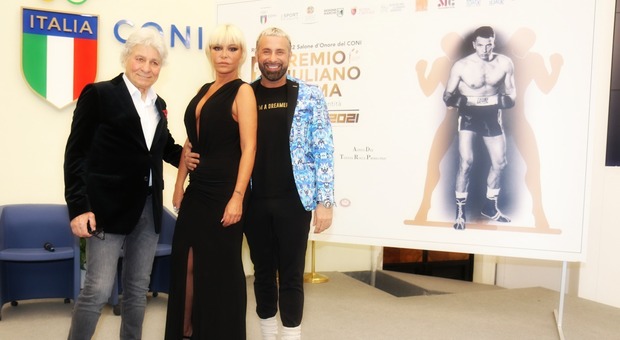 Il promoter Vladimiro Riga insieme a Vera Gemma e al coreografo Luca Tommasini