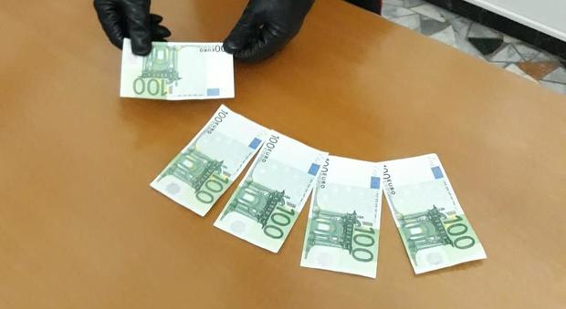 Shopping di Natale con una borsa schermata e banconote da cento euro falsi: arrestati in tre