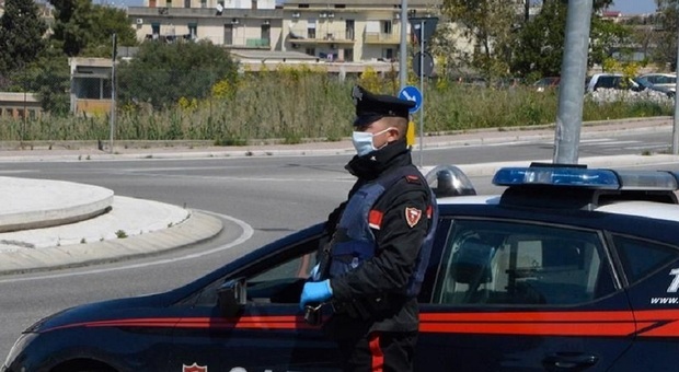 Carabinieri al lavoro in città, foto generica