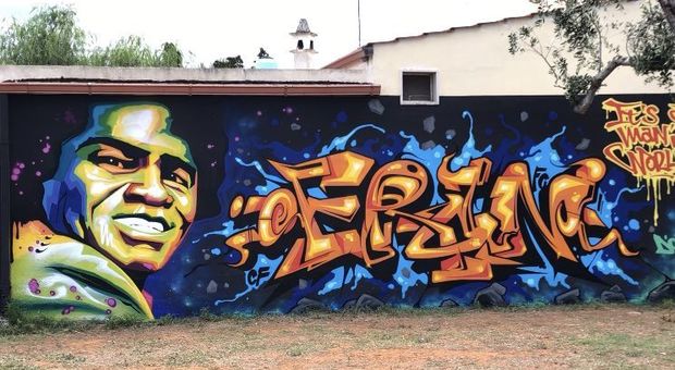 L'arte invade le strade: murales fronte mare per riqualificare il paese