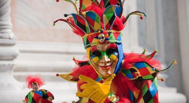 «Chi si maschera dopo i 30 anni è un bamboccione»: il sindaco rispolvera l'ordinanza anti-Carnevale