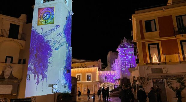 Natale a Capri, con “Endless Blue”: accesa la video installazione in Piazzetta