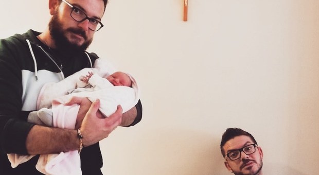 Monte Urano, i gemelli Matteo e Mirko diventano papà lo stesso giorno
