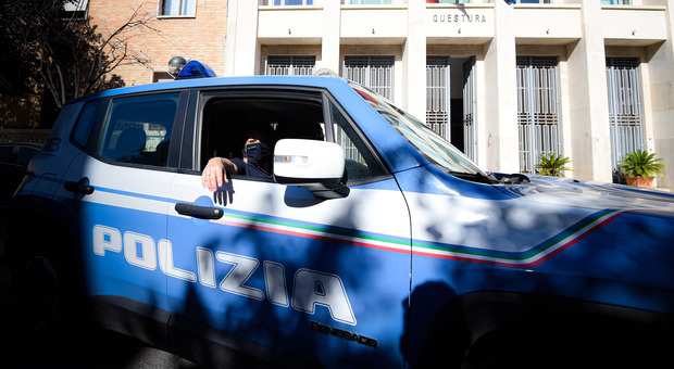 Latitante si nascondeva in un hotel di Latina, arrestati anche i due complici