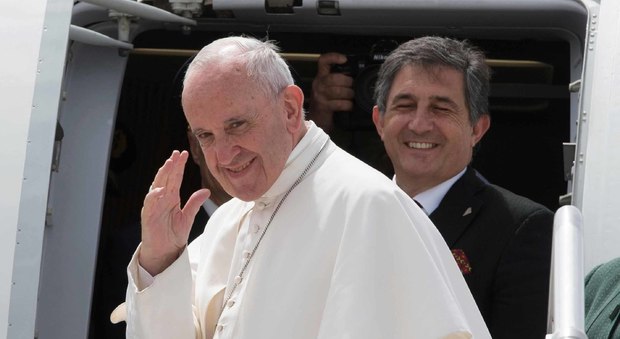 Il Papa: «Con Trump porta socchiusa. Le Ong? Ora serve la verità»