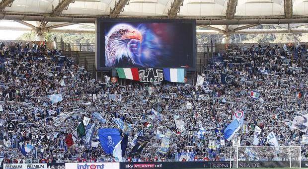 Roma, caso adesivi Anna Frank: daspo per 13 tifosi della Lazio