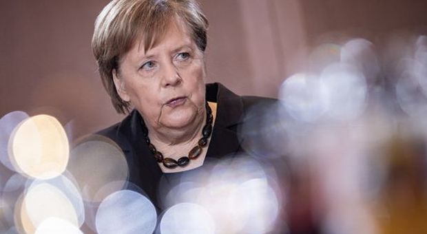 Coronavirus, Merkel: "Sfida storica. Si può affrontare solo insieme"
