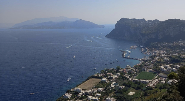 Droga ritrovata vicino a una scuola sull'isola di Capri: scatta l'indagine