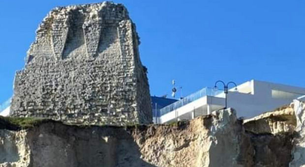 Falesia, ispezione ok dopo i crolli: la Torre per ora non è in bilico nel Salento