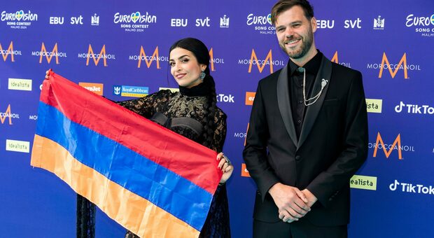 Eurovision, la cantante dell'Armenia canta «Dicitencello vuje»: il video diventa virale