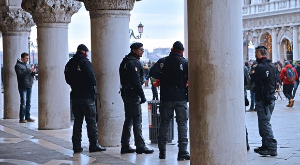 Furto a Palazzo Ducale, i tre croati interrogati in carcere: scena muta