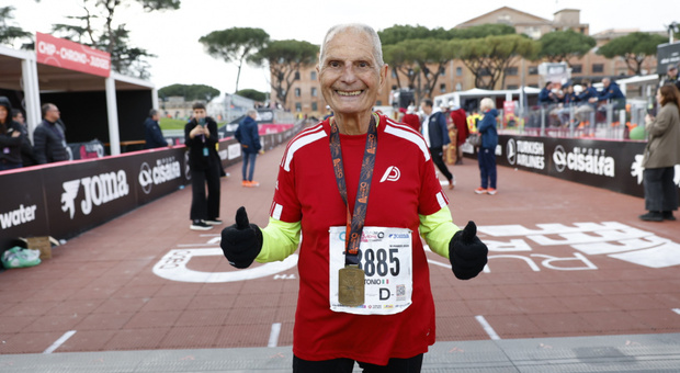 https://statics.cedscdn.it/photos/MED/90/92/8719092_16181934_antonio_rao_maratona_roma.jpg