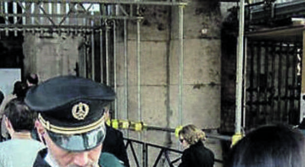 Colosseo, metal detector in arrivo: «Ma i turisti annullano i viaggi»