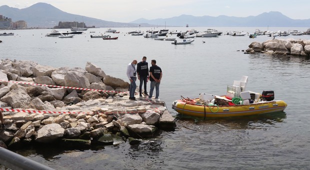 Ormeggi abusivi a Napoli, scoperto l'affare delle finte boe: duemila euro a barca