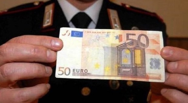 In auto con 999 banconote contraffatte da 50 euro: arrestati