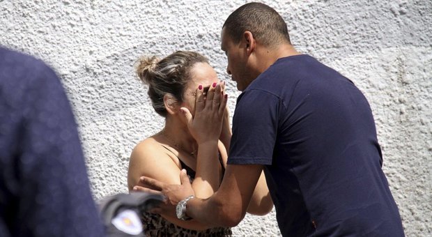Brasile, due ex alunni fanno strage a scuola e poi si tolgono la vita: 10 morti