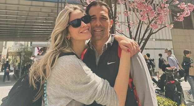 Elena Santarelli, Pasqua e compleanno d'amore a Tokyo con il marito Bernardo Corradi: «Auguri amore mio»