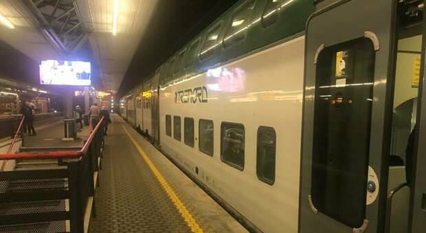 Le ragazze stuprate sul treno e alla stazione: «Urlavamo ma nessuno ci ha aiutato»