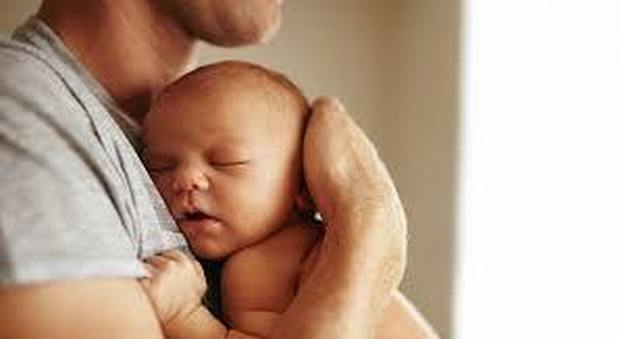 In Italia previste solo 4 settimane di congedo paternità