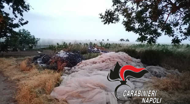 Terra dei fuochi, incendiavano rifiuti invece di smaltirli: tre agricoltori denunciati