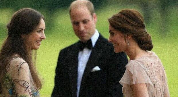 Rose Hanbury, la rivale di Kate Middleton divorzia: William sarebbe il padre della figlia. Il gossip fa tremare Buckingham Palace