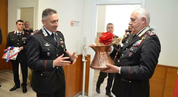 Lo scambio di doni tra il generale Luzi e il colonnello Mattioli
