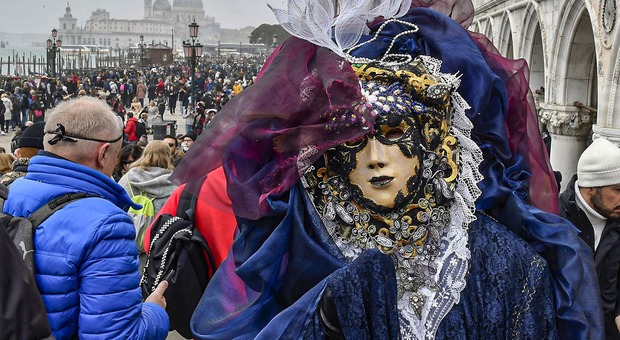 Carnevale 2023, maxi raccolta di rifiuti a Venezia, Murano e Burano: «1.178 metri cubi di spazzatura»