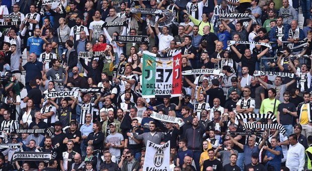 Ultrà Juventus, manifesti nella notte a Torino: «Drughi liberi»
