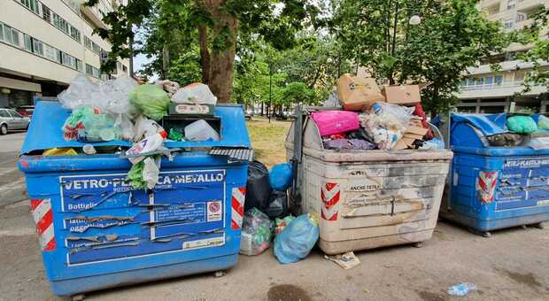 Latina, i rifiuti saranno raccolti anche la domenica: i costi aumentano di 40 mila euro
