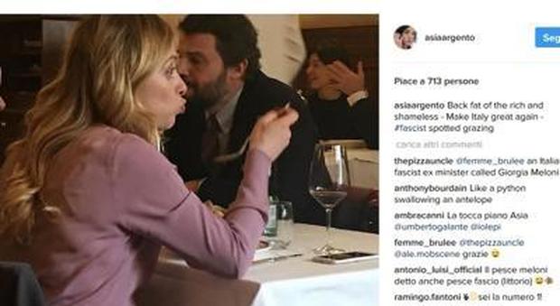 Asia Argento contro Giorgia Meloni su Instagram: "Grassa e fascista". La replica arriva da Fb: "Io non uso la cocaina"