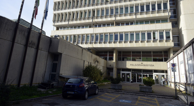Insulti, botte e minacce al primario dell'ospedale di Torrette: condannata una coppia