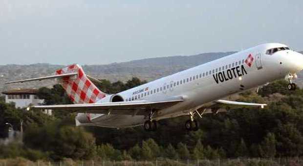 Paura su un aereo Volotea diretto a Palermo: costretto a rientrare per un guasto