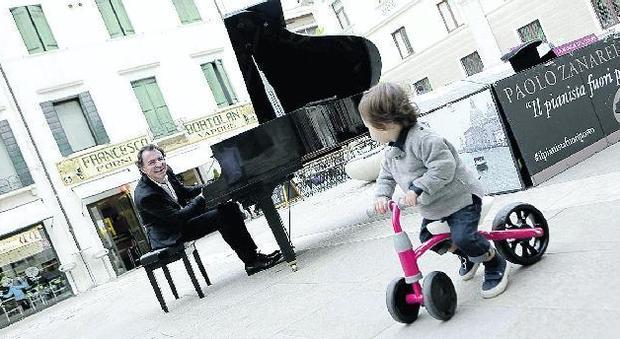 Un pianoforte in piazza contro il degrado e le baby gang