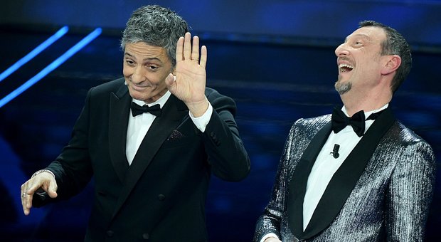 Fiorello prete travolge Sanremo tra Papi e Papeete: «Sarò il Rocco Casalino di Amadeus»
