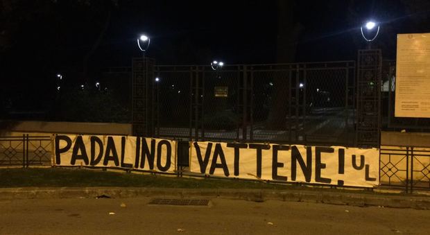 Lecce, dopo il ko di Foggia i tifosi chiedono l'esonero del tecnico: "Padalino vattene" E scatta il silenzio stampa