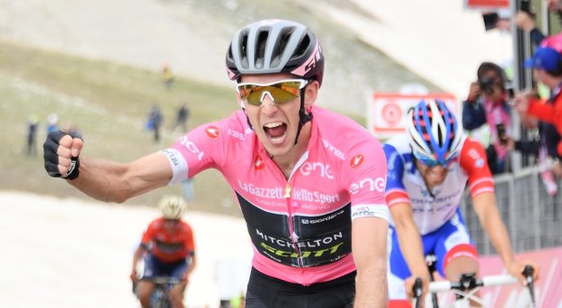 Giro d'Italia, sul Gran Sasso trionfa la maglia rosa Yates