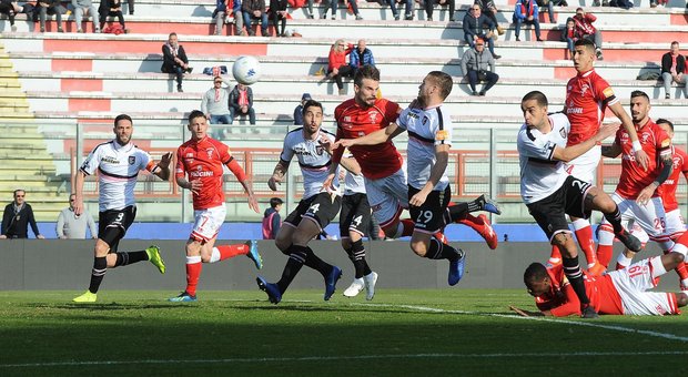 Colpi di Palermo (rigore parato da Brignoli) e Spezia, Cremonese-Padova 0-0
